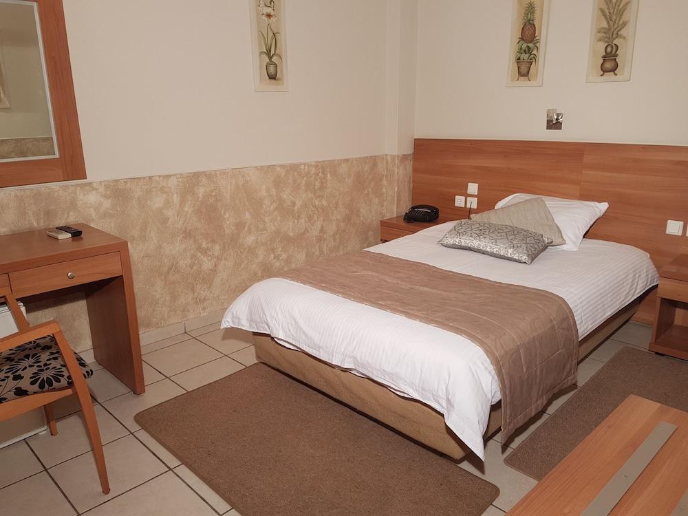 Hotel Ideal Piraeus Exterior photo