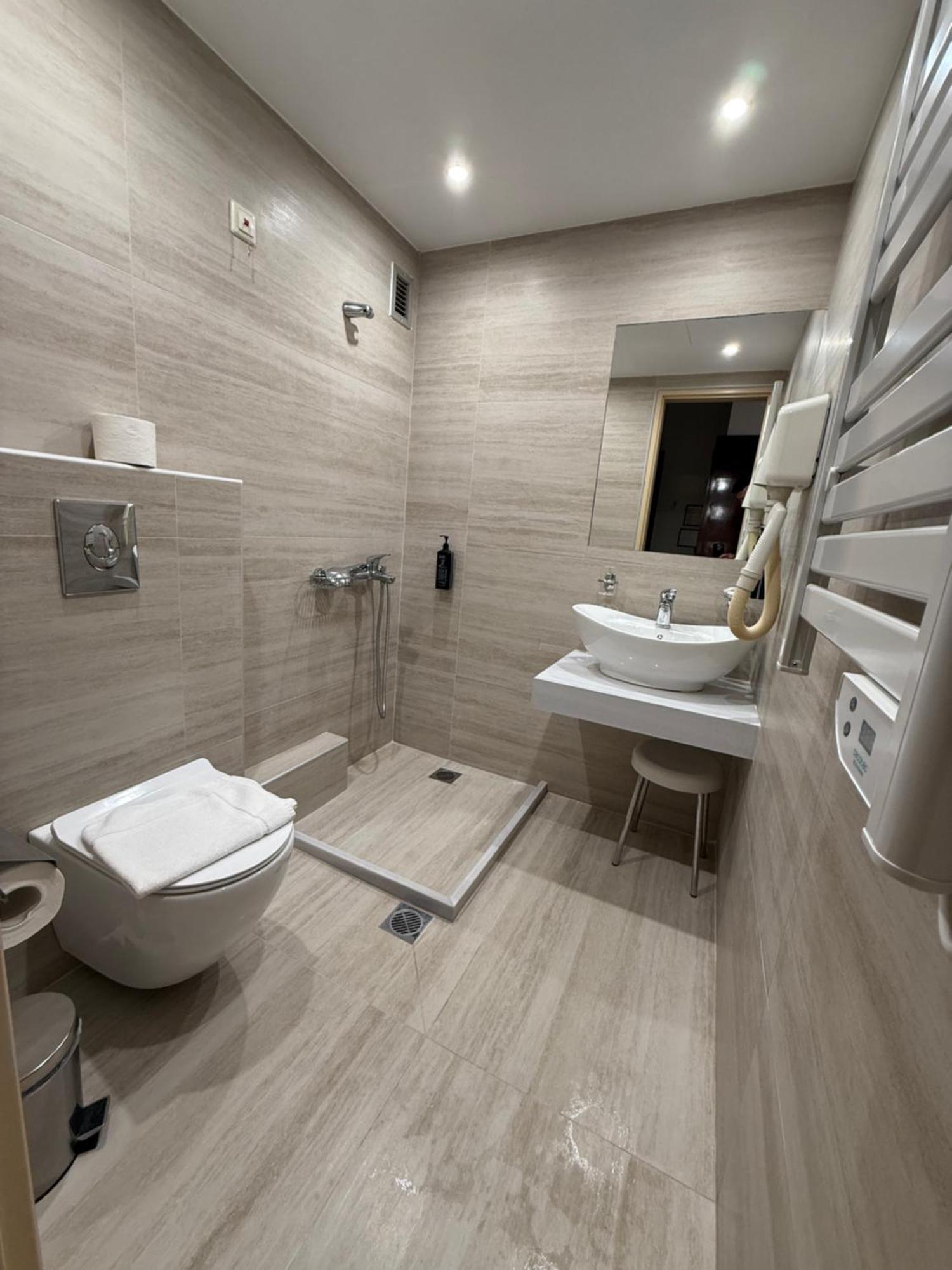 Hotel Ideal Piraeus Exterior photo
