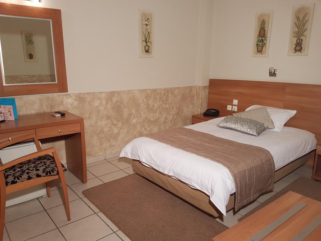 Hotel Ideal Piraeus Exterior photo